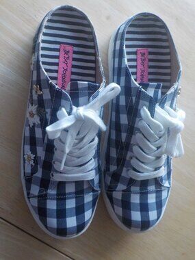 Betsey Johnson Shoes - Size 9 - Slip On Blue/White Gingham Flower (2663)